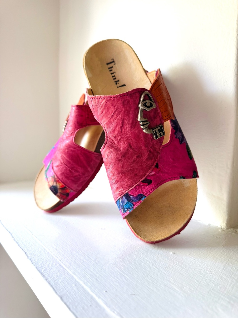 Think! Women's Floral Fushia Mizzi Sandals with Decorative Accent Sz-8.5 - Picture 3 of 10